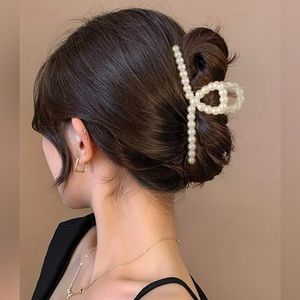 Elegant Pearl Loop Claw Hair Clip